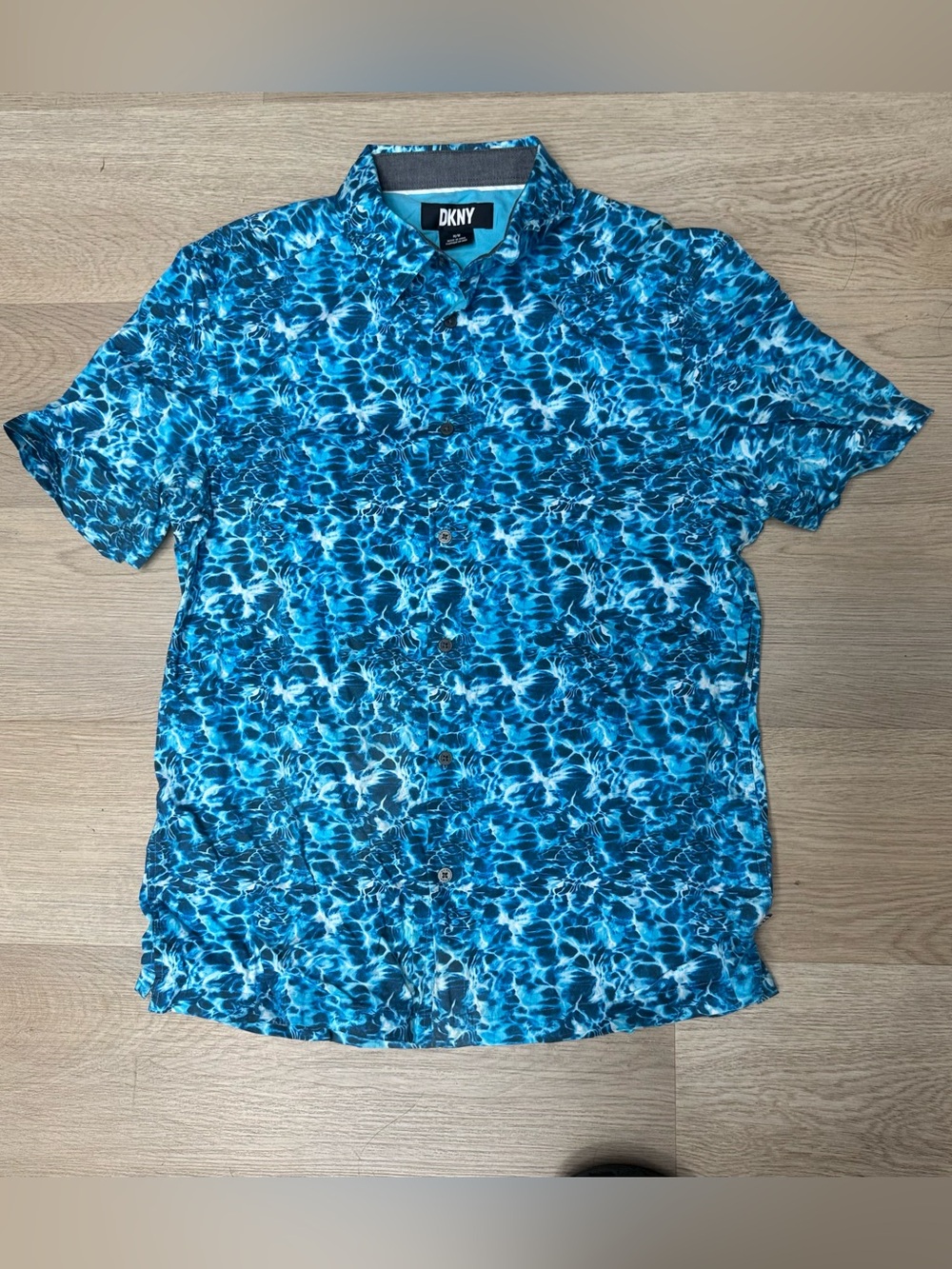 DKNY Men’s Blue Aqua Print Short-Sleeve Button-Down Shirt